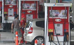 Pengawas SPBU Temukan Mobil Plat Merah Nakal