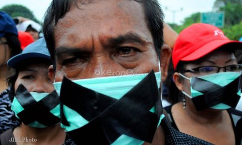 Di-PHK Sepihak, Buruh AST Demo Diam di DPRD