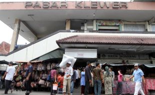 REVITALISASI PASAR KLEWER: Pedagang Alami Teror Bom