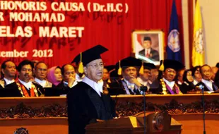 MAHATHIR MOHAMAD TERIMA GELAR DR HC