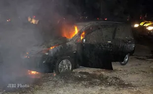 MOBIL SUZUKI AERIO TERBAKAR DI JL SOLO-JOGJA