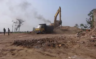 TOL SOLO-KERTOSONO: Data Luas Lahan Beda, BPN Lakukan Pengukuran Ulang