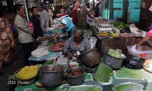 28 Pedagang Pasar Legi Terima Bantuan