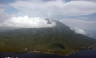 Gunung Gamalama Meletus Lagi, Ternate Kekurangan Masker