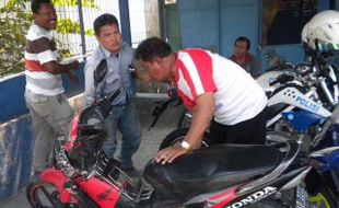 Rem Blong, Truk Gasak Sepeda Motor di Traffic Light