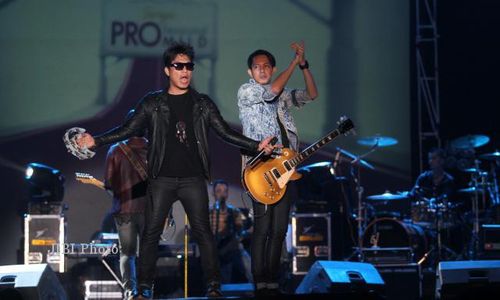 THE CHANGCUTERS & Armada Goyang Warga Solo di Alun-Alun Utara