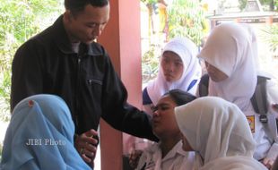 PENDIDIKAN SUKOHARJO : Dua Hari Berturut-Turut, Puluhan Siswi SMPN Kartasura Kesurupan