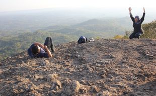 WISATA GUNUNGKIDUL : Tak Hanya Gua Pindul, Gunung Api Purba Nglanggeran Juga Diserbu Wisatawan