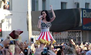 Katy Perry Raih Gelar Billboard Woman of the Year