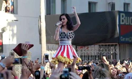 Katy Perry Raih Gelar Billboard Woman of the Year