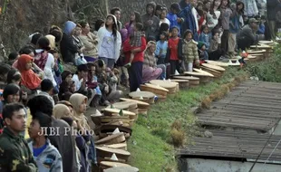 WISATA TEMANGGUNG : Nyadran Ngropoh, Ritual Ungkapan Rasa Syukur Warga