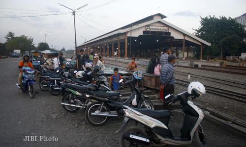 TARIF PARKIR STASIUN NAIK : Tarif Parkir di Stasiun Bisa Melonjak 10 Kali Lipat