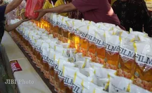  Bisnis Indonesia Bareng Sinar Mas Gelar Bazar Minyak Goreng