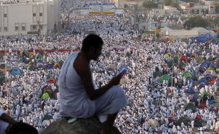 HAJI 2013 : Jemaah Indonesia Berbondong-Bondong ke Arafah