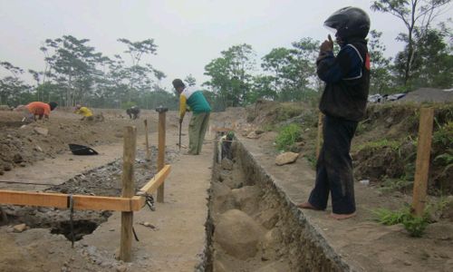 Banyak Batu, Pembangunan SD Srunen Terhambat