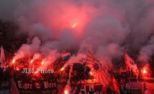 PIALA JENDERAL SUDIRMAN 2015 : Kerahkan Ribuan Masa ke Solo, Jakmania Kulonuwun ke Pasoepati