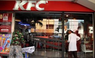 Massa JAT Segel KFC dan MC Donald's Solo