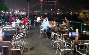 Seafood Ala Jembatan Ampera Palembang