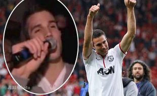 Van Persie Nyanyikan,'You’ll Never Walk Alone'