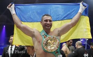   Vitaly Klitschko Pertahankan Gelar 