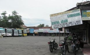 Agen Bus Tolak Penutupan Terminal