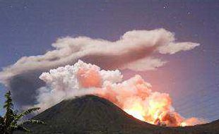 Gunung Lokon Meletus 3 Kali, Manado Hujan Abu Vulkanik