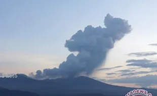   Gunung Lokon Kembali Meletus