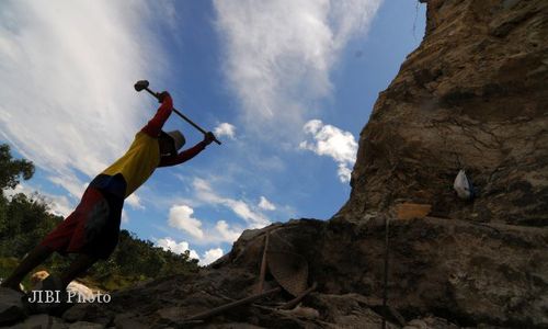 PERTAMBANGAN LIAR : Tak Ada Reklamasi, Pertambangan Liar Ancam Warga