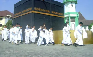  PRAKTIK TATA CARA TAWAF 