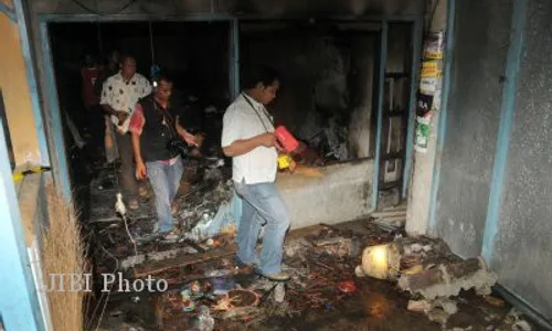 KEBAKARAN: Tabung Gas Meledak, Toko Kelontong Terbakar