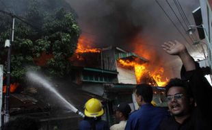 KEBAKARAN SEMARANG : Dinas Kebakaran Semarang Kurang Mobil dan Personel, Begini Idealnya…