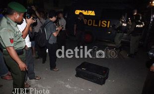 BOM DEPOK: Polisi Amankan 2 Pucuk Senjata Api, Amunisi, dan Bahan Peledak