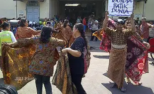 FASHION SHOW HARI BATIK NASIONAL