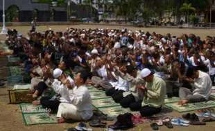 KEKERINGAN MAGELANG : Ratusan Pelajar di Kudus Gelar Salat Istiska