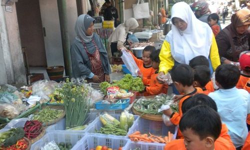 TK AISYIYAH Karangasem Belajar di Pasar Kleco