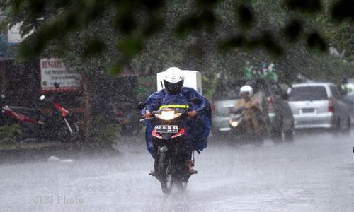 Awas, Air Hujan di Awal Musim Rentan Terkontaminasi