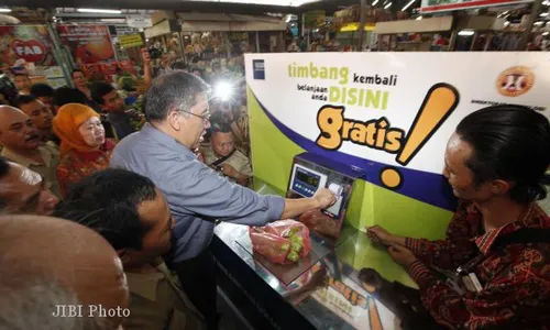 MENJAJAL TIMBANGAN ELEKTRONIK