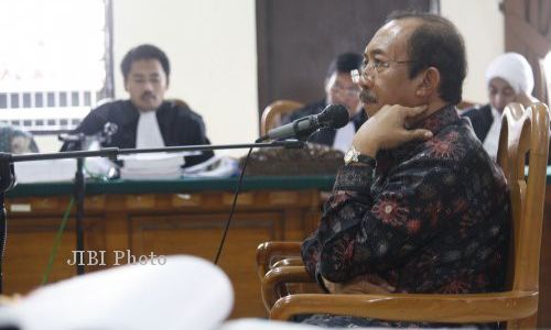 KASUS BUPATI SRAGEN : Kasus Mengarah Suap, Agus Fatchur Rahman Terancam Ditahan