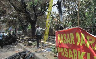 Kios Ludes Terbakar, Pedagang Pasar Darurat Pasar Kliwon Minta Ganti Rugi