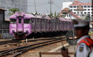 PRAMEKS TERGULING: 4 Hari PT KA Gratiskan Naik Prameks