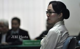 SIDANG ANGIE DITUNDA