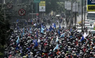 Buruh Karawang Sweeping Pabrik