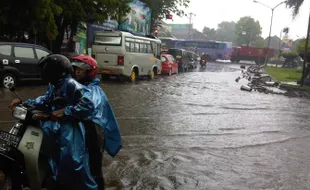 TERJEBAK BANJIR DI SLEMAN