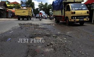 HMI SUKOHARJO Tuntuk Perbaikan Jalan Rusak