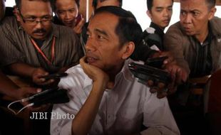 JOKOWI Cueki Gugatan Miliaran Rupiah