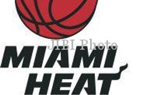 Lewis Bawa Heat Kalahkan Spurs 104-101