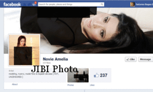 Akun Facebook Novi Amalia Unggah Foto Novi & Perwira Polisi di Kantor Polisi