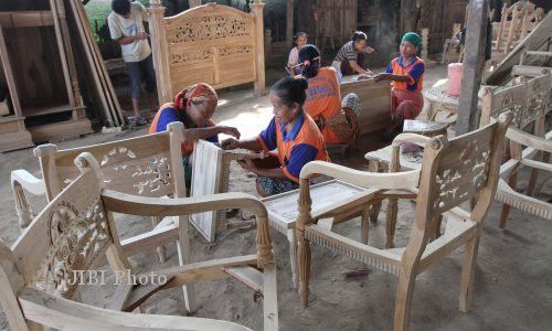 Disnakertrans Bantu Perajin Mebel Tingkatkan Kualitas