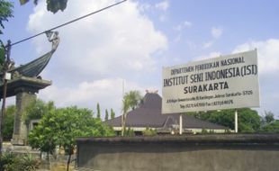 Desain Komunikasi Visual ISI Berbagi Ilmu dengan 100 Siswa SMK