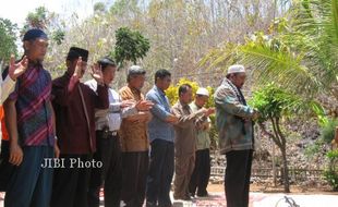 KEKERINGAN JAWA TENGAH : Ratusan Prajurit Kodam Shalat Istisqa